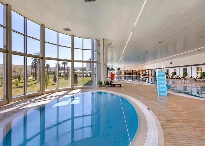 Grannos Thermal & Convention Center ホテル